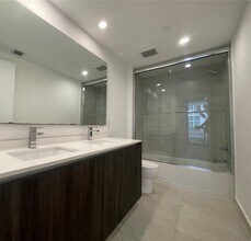 488 NE 18th St, Unit 209 in Miami, FL - Building Photo - Building Photo