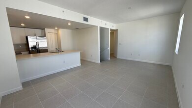 12476 SW 248th St in Princeton, FL - Foto de edificio - Building Photo