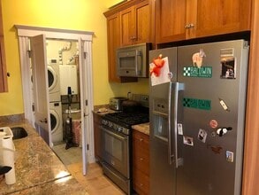 69 Bolton St, Unit 102 in Cambridge, MA - Foto de edificio - Building Photo