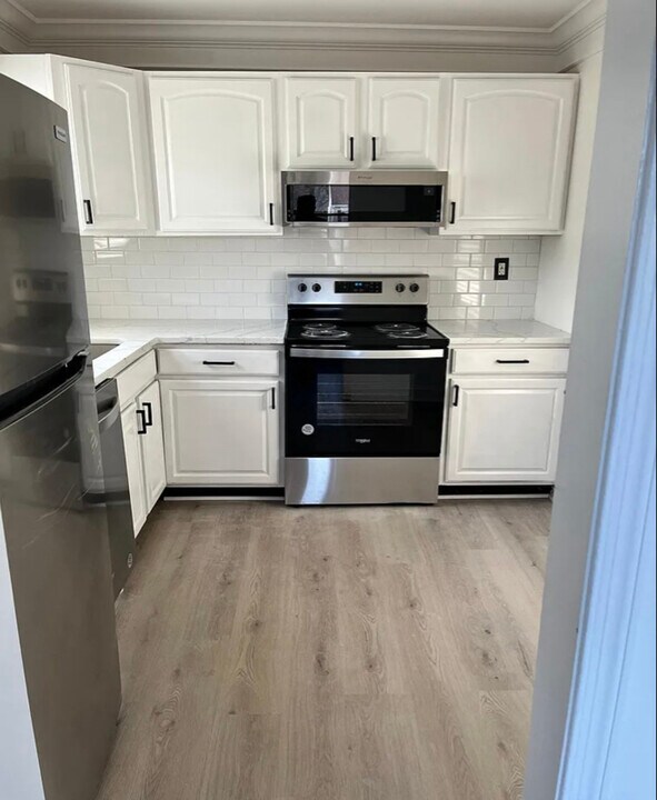 317 Birch Dr in Lafayette Hill, PA - Building Photo