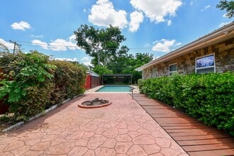 5927 Moonmist Dr in Houston, TX - Building Photo - Building Photo
