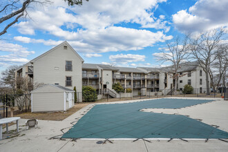 Cape Crossroads Condominiums in Hyannis, MA - Building Photo - Building Photo