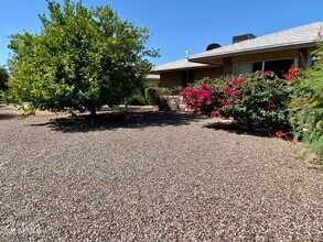 10422 W Meade Dr in Sun City, AZ - Foto de edificio - Building Photo
