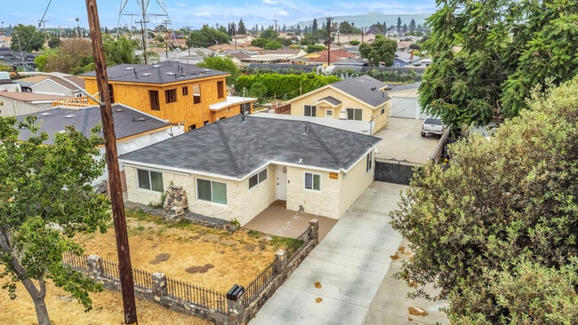 property at 4748 Garrick Ave