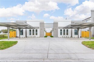 16 N "E" St in McAllen, TX - Building Photo