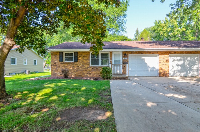 825 Smits St in De Pere, WI - Building Photo - Building Photo
