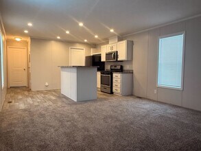 38039 St Tropez Dr in Clinton Township, MI - Building Photo - Building Photo