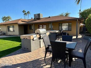 8110 E Windsor Ave in Scottsdale, AZ - Foto de edificio - Building Photo
