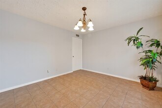 2018 Windy Meadow Dr in Sugar Land, TX - Foto de edificio - Building Photo