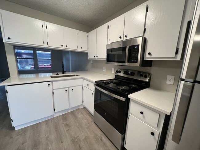 iConic Windsor Park in Austin, TX - Building Photo - Building Photo