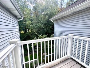 18 Arthurs Ct in Berkeley Heights, NJ - Building Photo - Building Photo