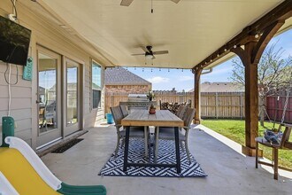 253 Calvert St in Waxahachie, TX - Foto de edificio - Building Photo