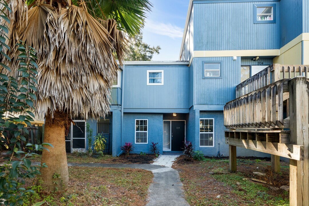 715 SW 75th St in Gainesville, FL - Building Photo