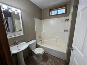 877 Clark St N in St. Paul, MN - Building Photo - Building Photo