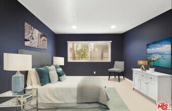1025 N Kings Rd, Unit 107 in West Hollywood, CA - Building Photo - Building Photo
