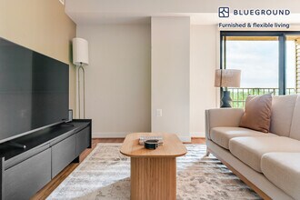 2500 Clarendon Blvd in Arlington, VA - Foto de edificio - Building Photo