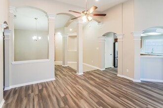 6723 River Rd in Richmond, TX - Foto de edificio - Building Photo