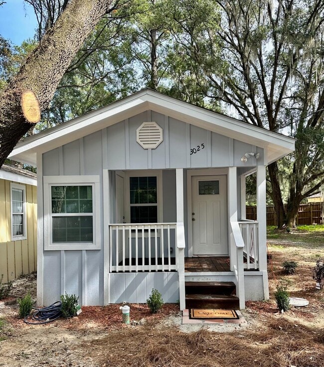 property at 3025 Creekwood Ln