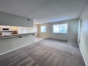 7408 Franklin Blvd in Sacramento, CA - Building Photo - Building Photo