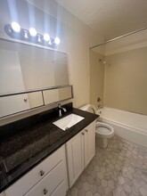 14th Ave S - 2bed/1bath - Beacon Hill - Re in Seattle, WA - Building Photo - Interior Photo