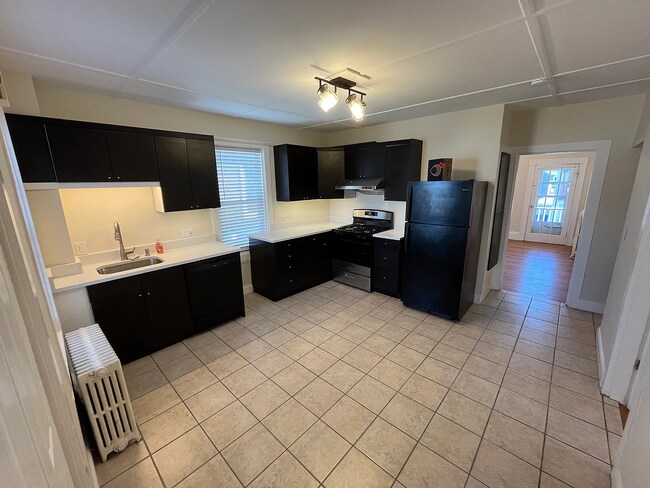 29 Watts St, Unit 2 in Malden, MA - Foto de edificio - Building Photo