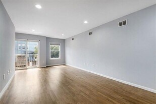 150 Congress St in Jersey City, NJ - Building Photo