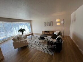 235 Sherman St in Healdsburg, CA - Building Photo - Building Photo