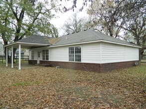 1113 W South St in Collinsville, OK - Building Photo - Building Photo