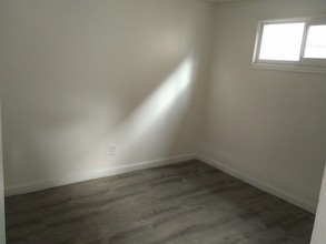 860 N Grant Ave-Unit -6 in Pocatello, ID - Foto de edificio - Building Photo