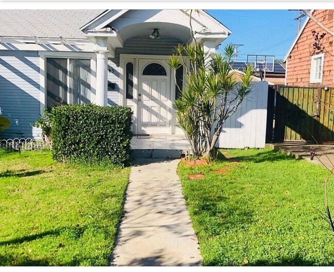 1345 N Pacific Ave in Glendale, CA - Building Photo - Building Photo