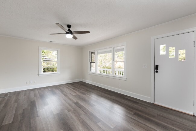 property at 231 Oakcrest Dr