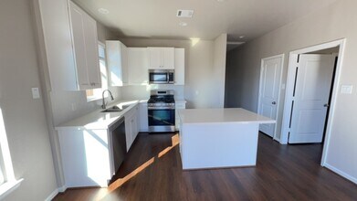 1033 Tillman Ln in East Bernard, TX - Building Photo - Building Photo