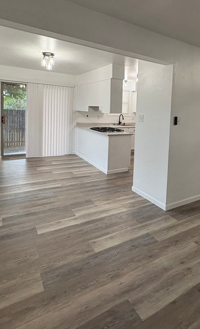 property at 1704 Calle de Oriente Norte