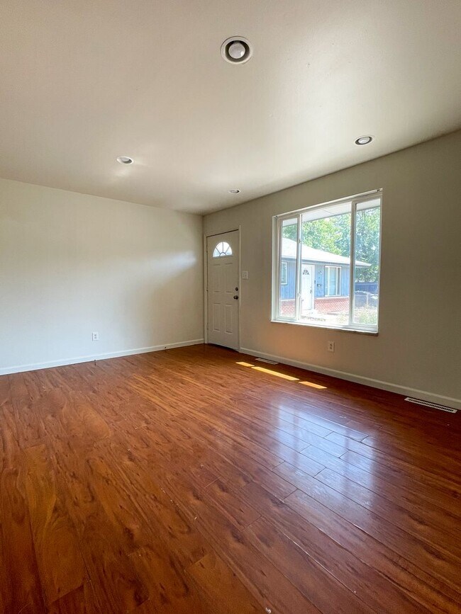 812 Lansing St, Unit 12 in Aurora, CO - Building Photo - Building Photo