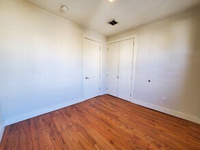 156 Boyd Ave, Unit 3B in Jersey City, NJ - Foto de edificio - Building Photo