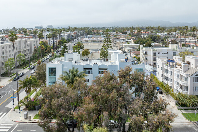 401 California Ave in Santa Monica, CA - Building Photo - Building Photo