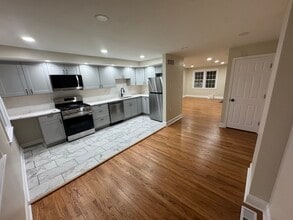 333 Mary St in Downingtown, PA - Foto de edificio - Building Photo