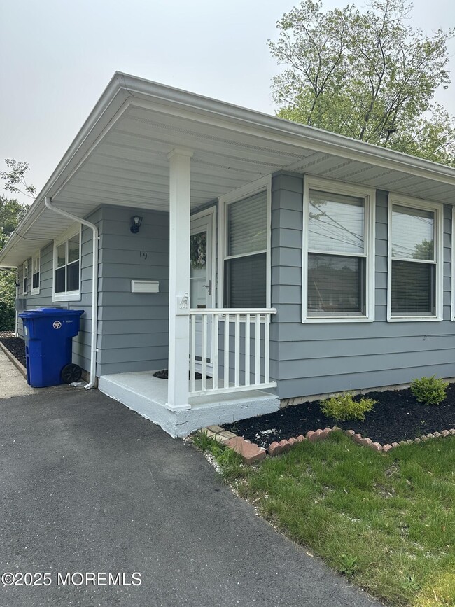 property at 19 Niagara Dr