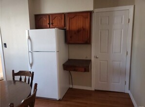 1184 Kossuth Ave, Unit 1 in Utica, NY - Foto de edificio - Building Photo