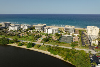 Beach Point Condos in Palm Beach, FL - Building Photo - Building Photo