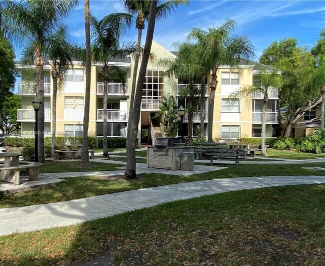 8520 SW 212th St in Cutler Bay, FL - Building Photo - Building Photo