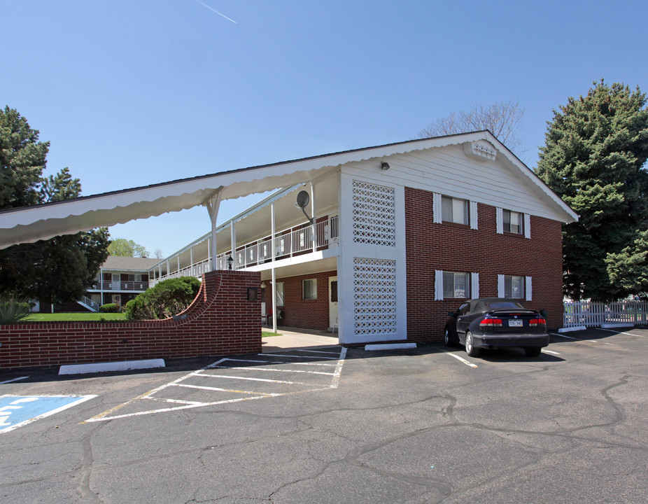 Lampliter Apartments in Lakewood, CO - Building Photo