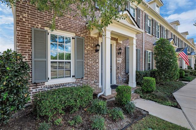 8886 Ice House Dr in North Richland Hills, TX - Foto de edificio