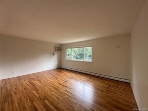 6 Finch Pl in Huntington, NY - Building Photo - Building Photo