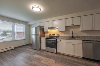 Westfield Glen in Meriden, CT - Building Photo - Interior Photo