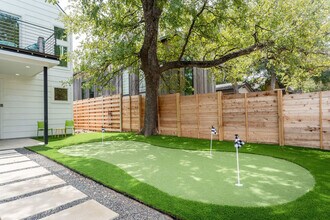 2415 E 10th St in Austin, TX - Building Photo - Building Photo
