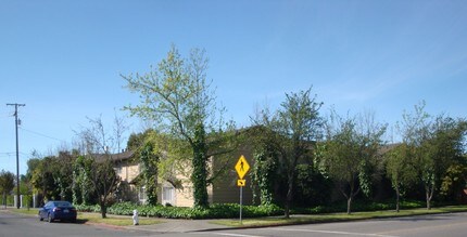 833 Madison St, Unit 17 in Fairfield, CA - Foto de edificio - Building Photo