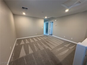 8768 Rio Andir Ave in Las Vegas, NV - Building Photo - Building Photo