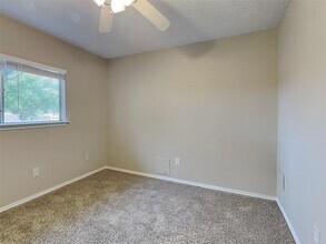 8527 Woodland Willows Dr in Houston, TX - Building Photo - Building Photo