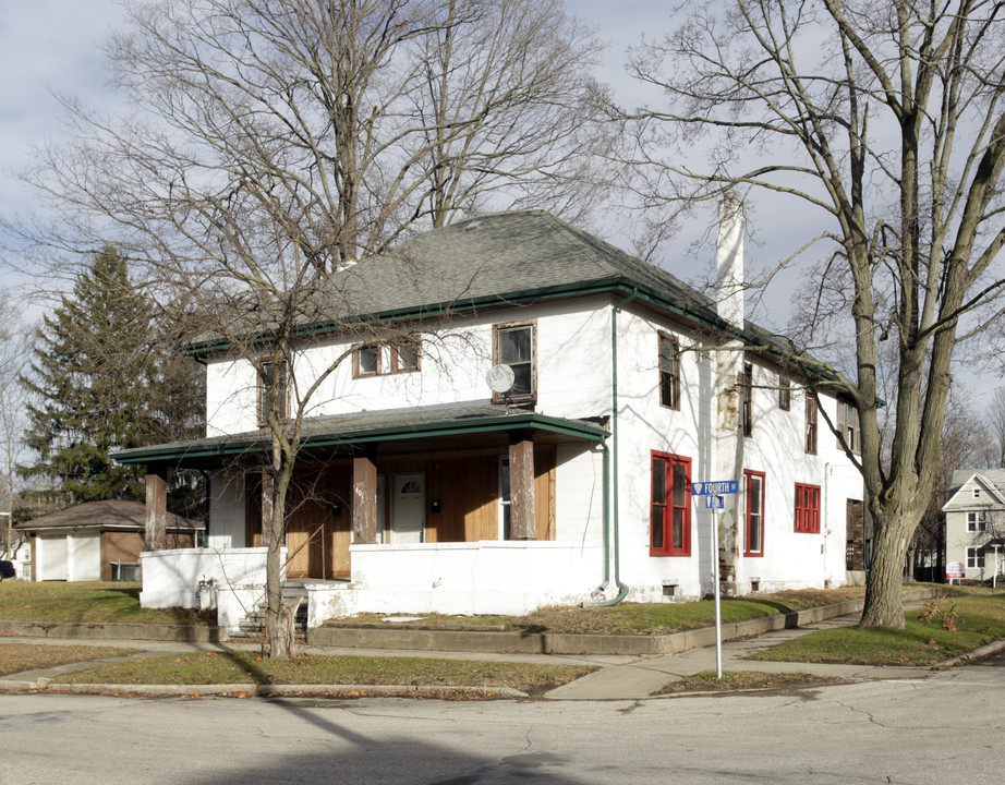 401 4th St in Niles, MI - Foto de edificio